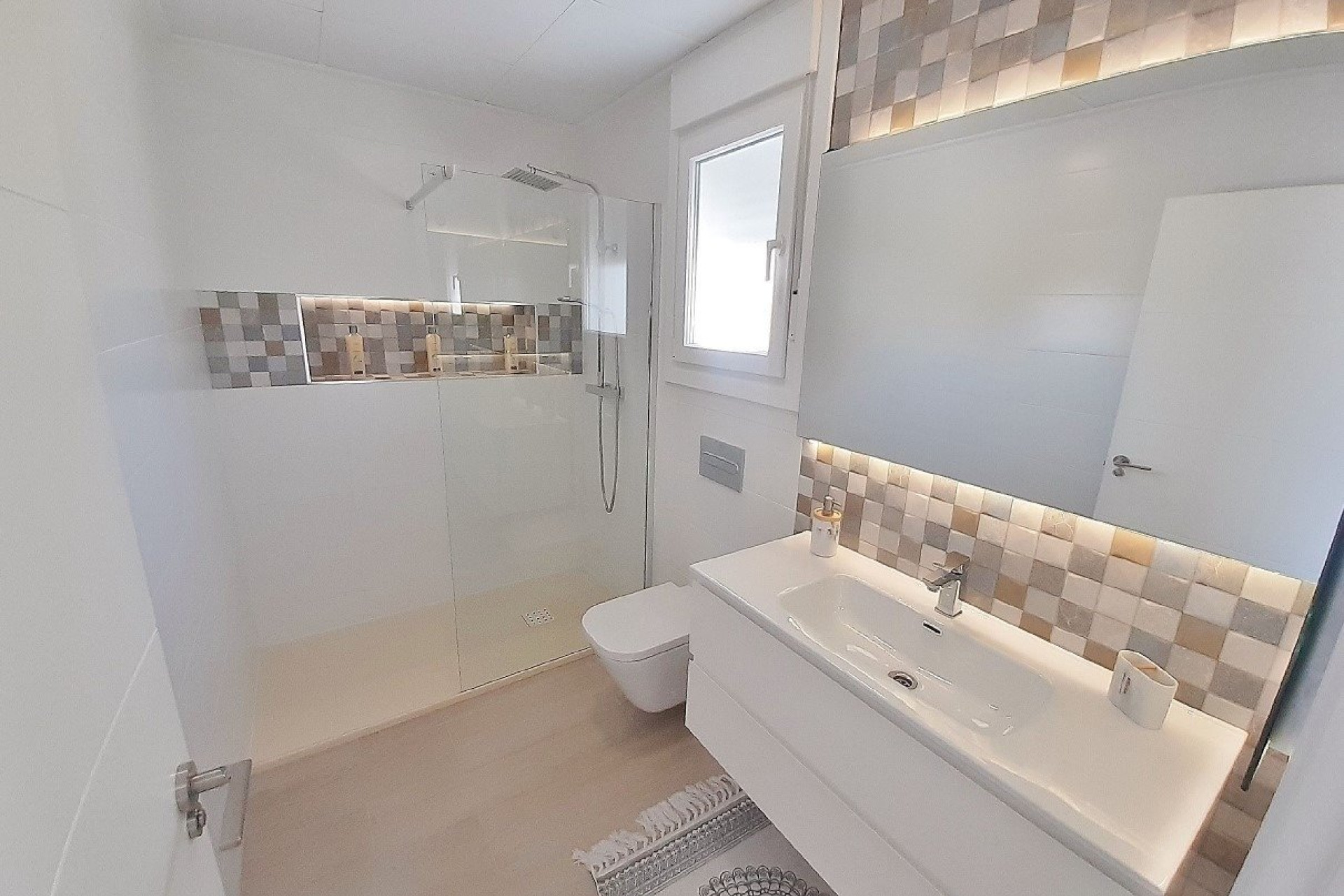 Alquiler a corto plazo - Town House -
Avileses