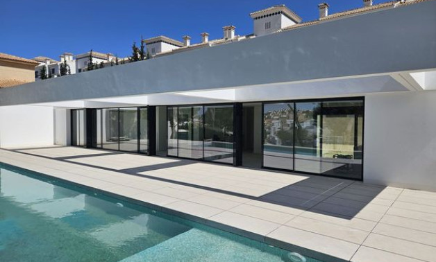 Chalet independiente - Obra nueva - Orihuela -
                Calle Los pirineos, 23