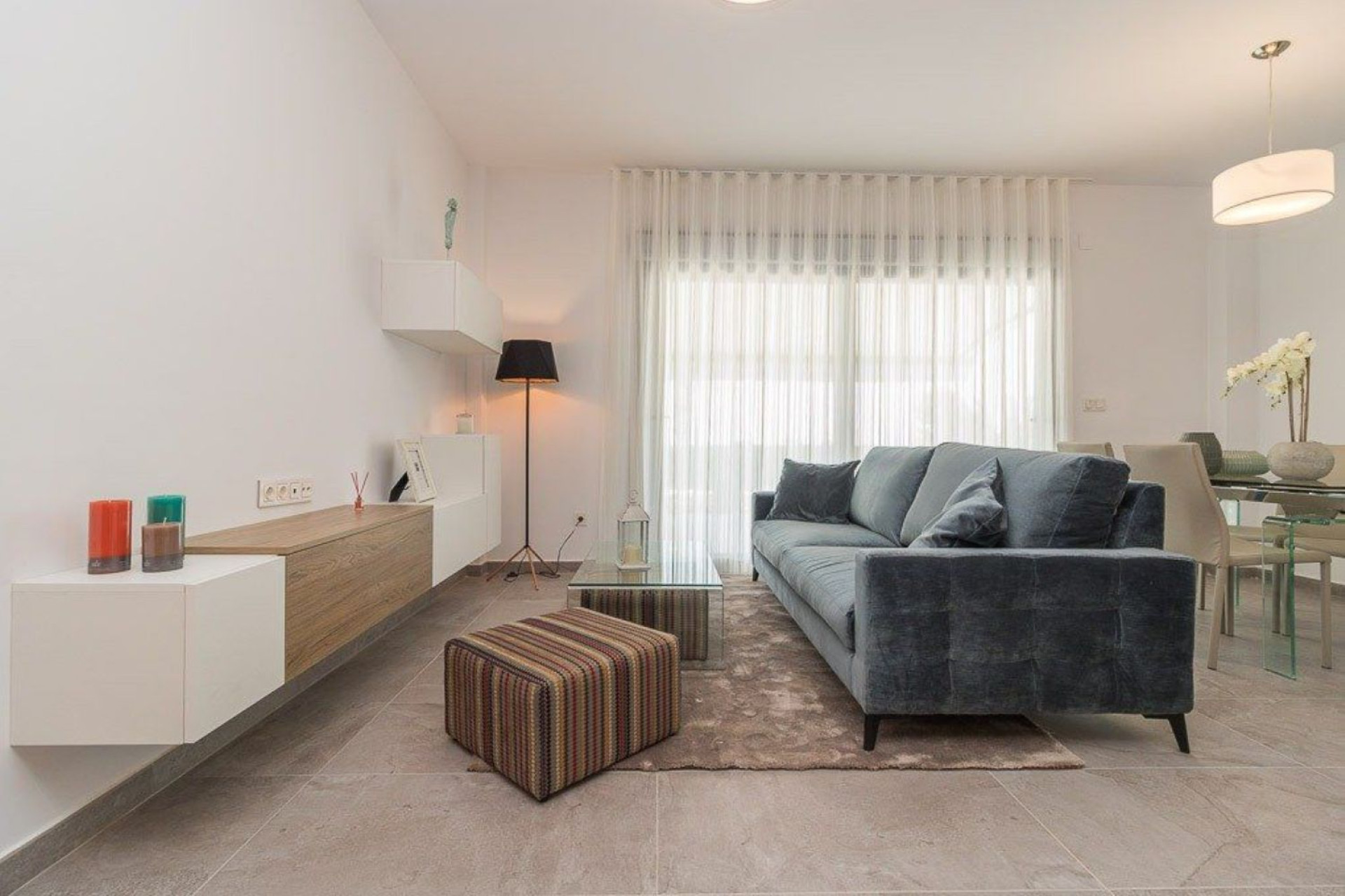 Новое здание - Bajos -
Torrevieja - 03186