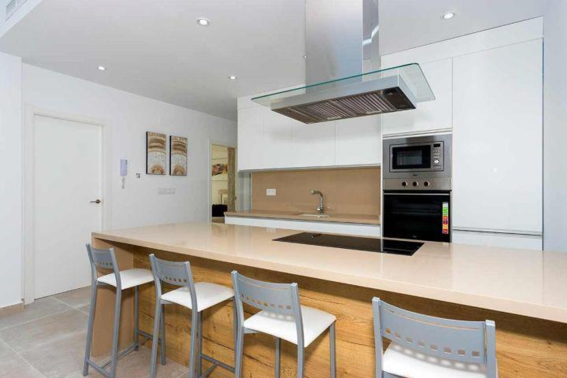 Новое здание - Quad House -
Daya Nueva - Centro