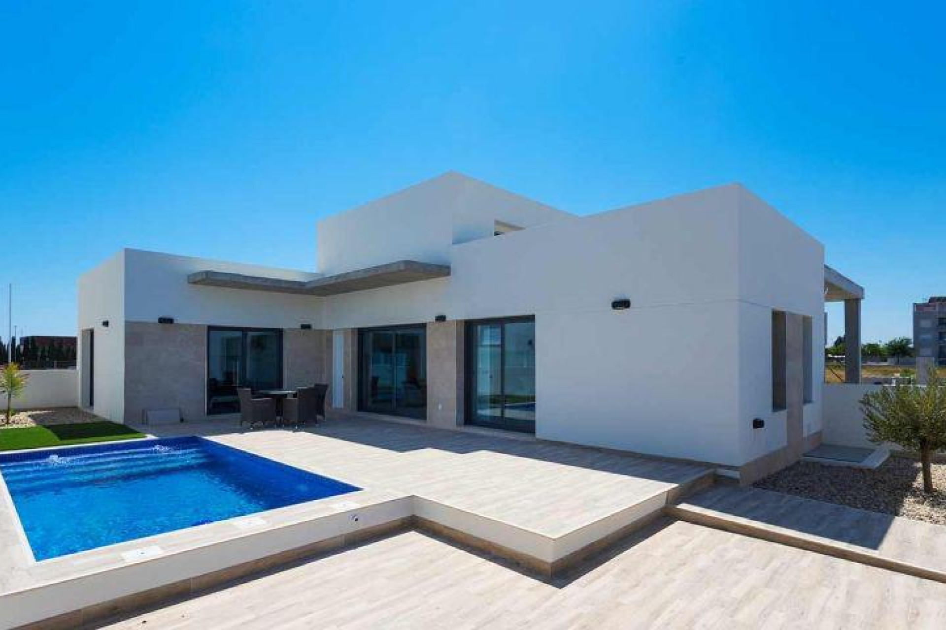 Новое здание - Quad House -
Daya Nueva - Centro