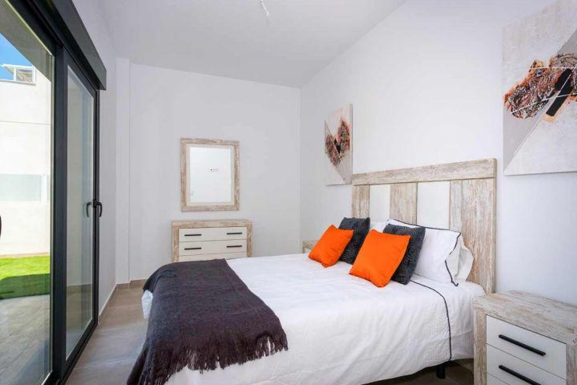 Новое здание - Quad House -
Daya Nueva - Centro