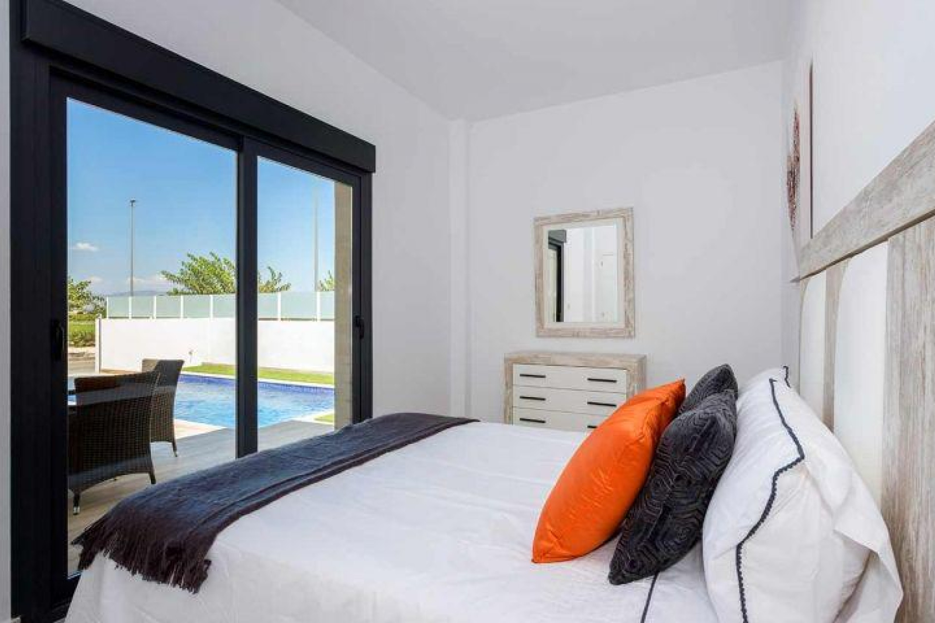 Новое здание - Quad House -
Daya Nueva - Centro