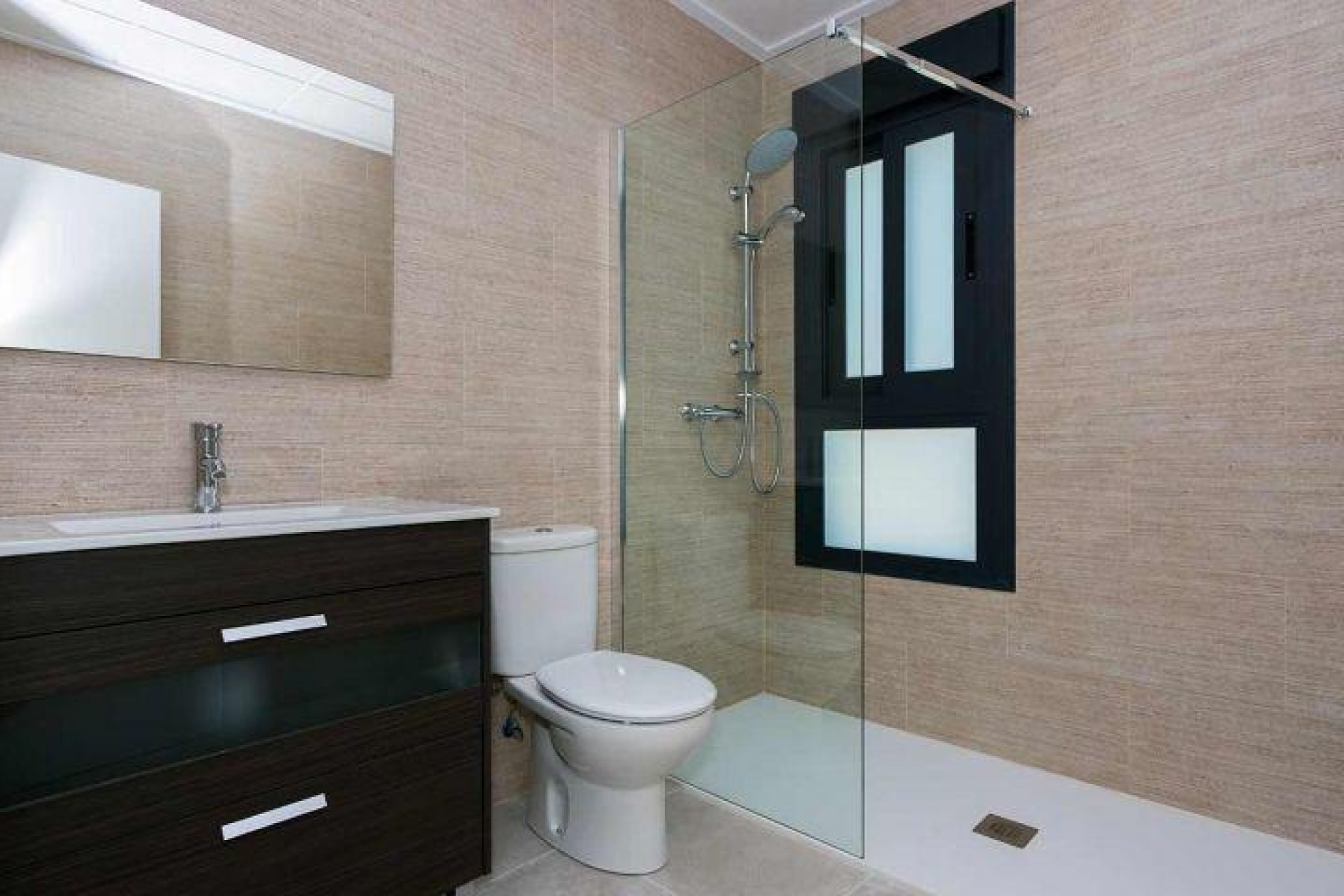 Новое здание - Quad House -
Daya Nueva - Centro