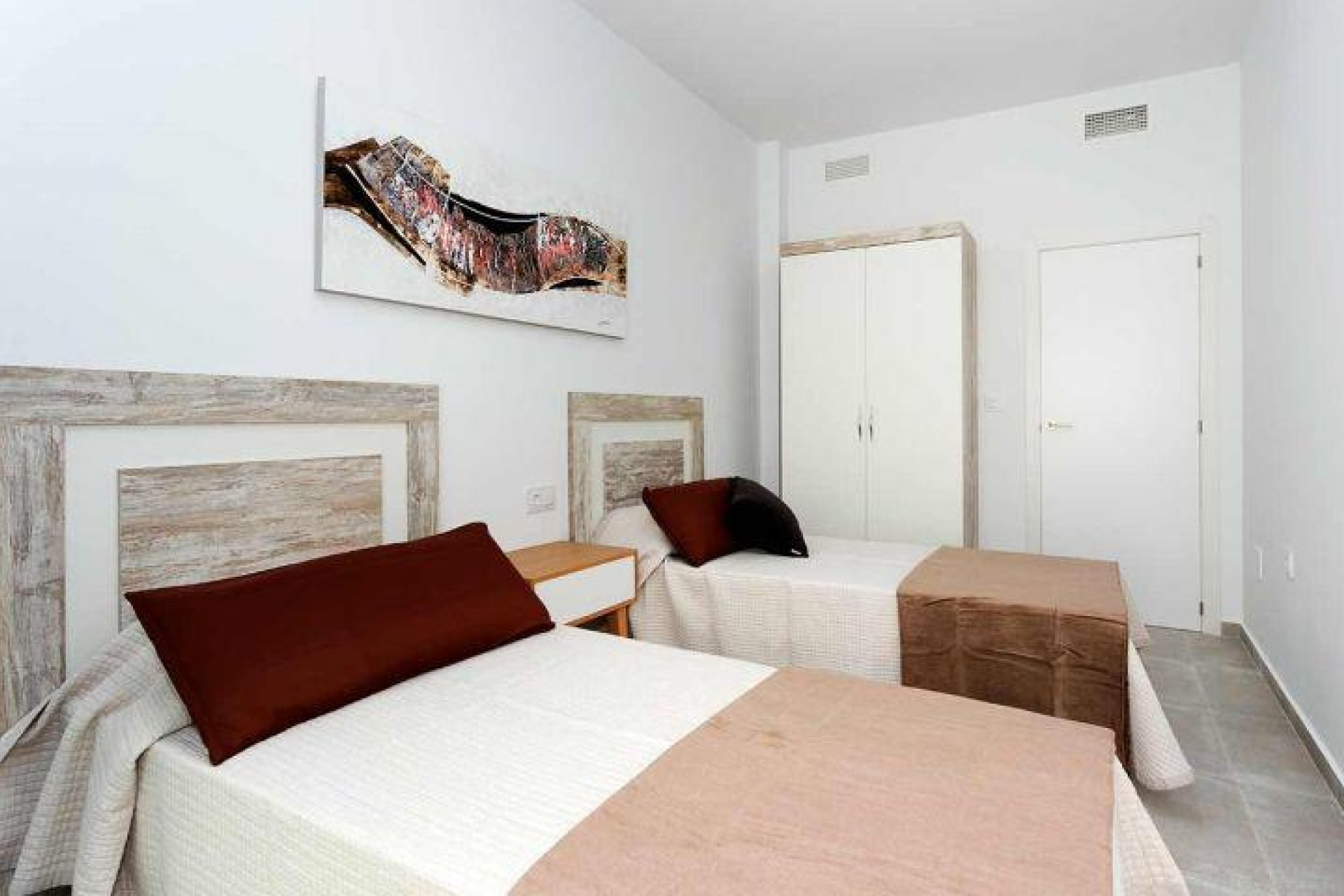 Новое здание - Quad House -
Daya Nueva - Centro
