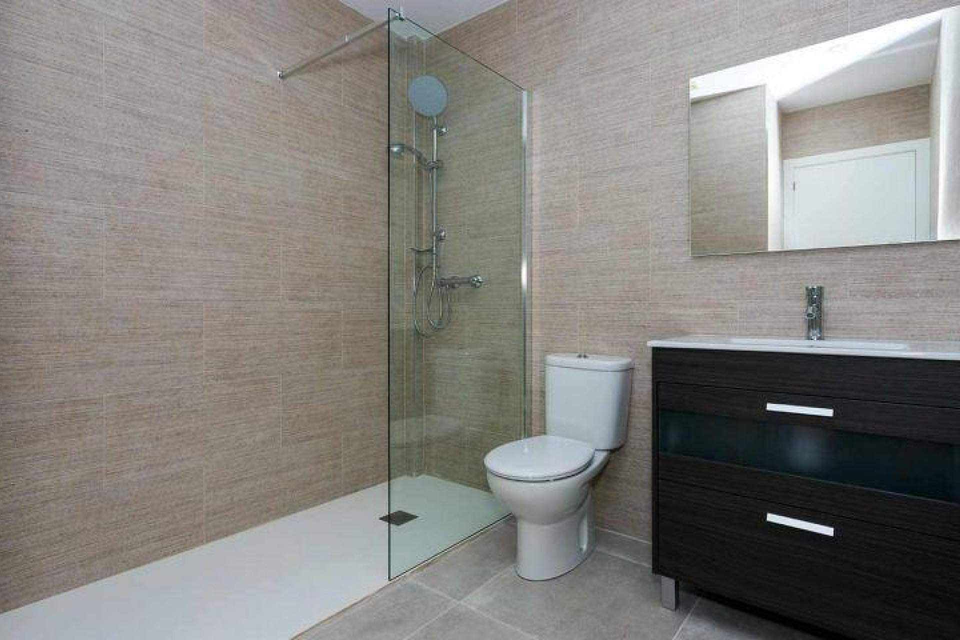 Новое здание - Quad House -
Daya Nueva - Centro