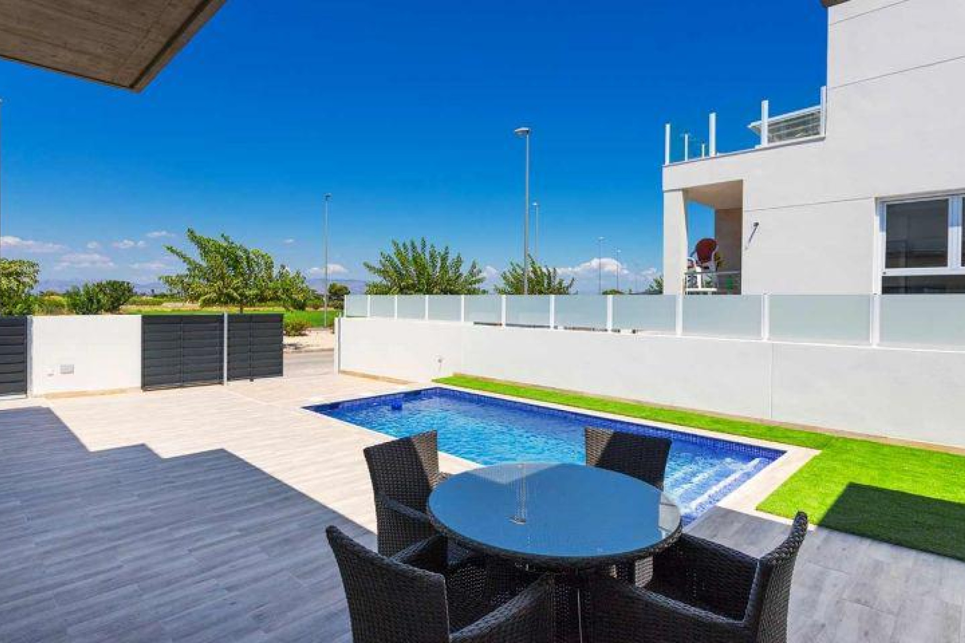 Новое здание - Quad House -
Daya Nueva - Centro