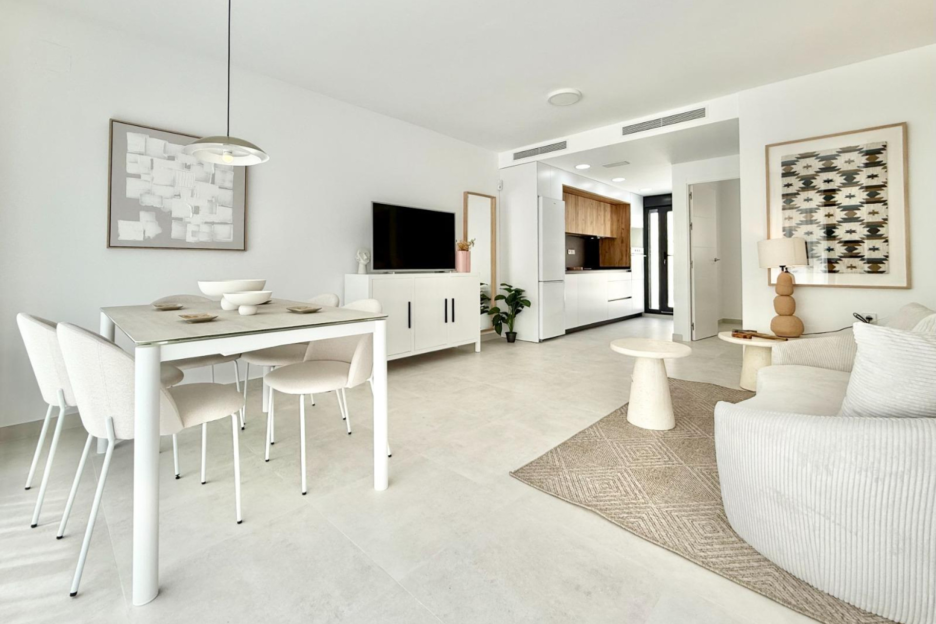 Новое здание - Town House -
Cox - San Fernando