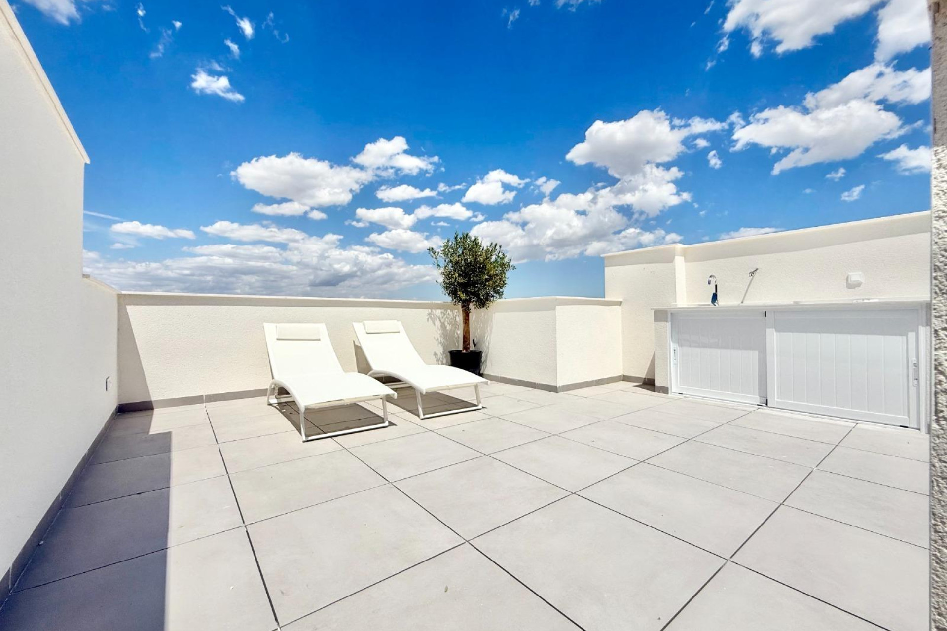 Новое здание - Town House -
Cox - San Fernando