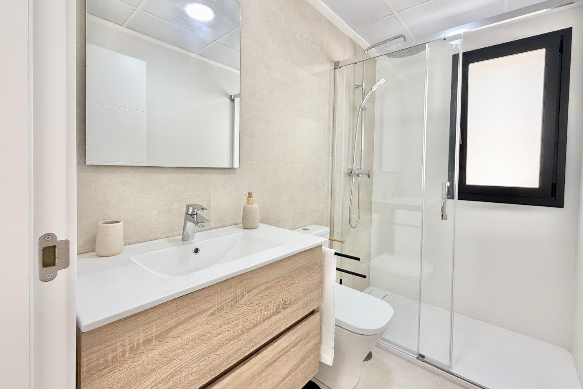 Новое здание - Town House -
Cox - San Fernando