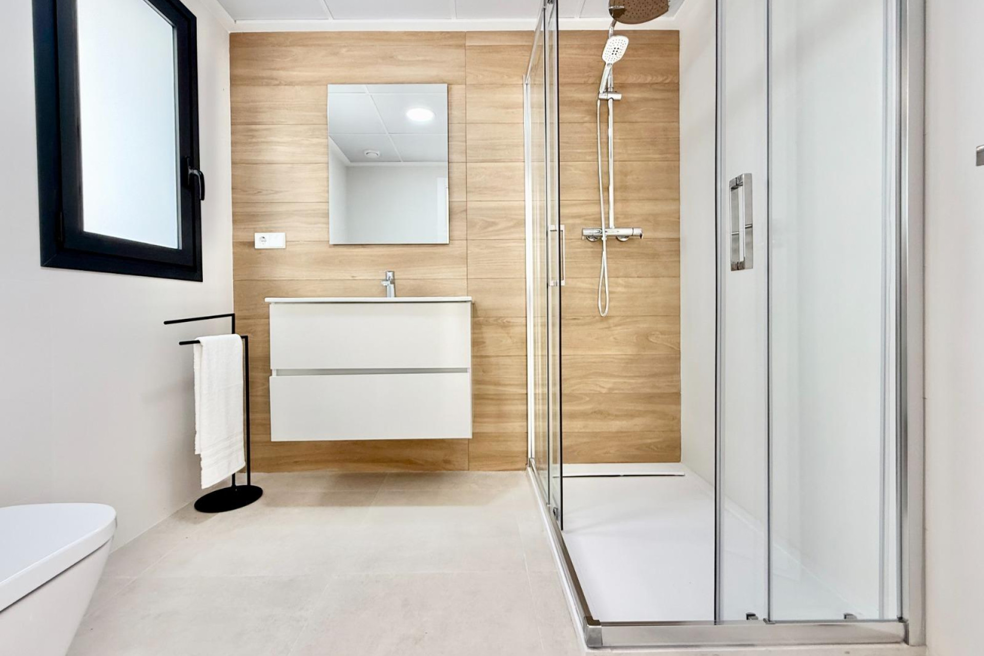 Новое здание - Town House -
Cox - San Fernando