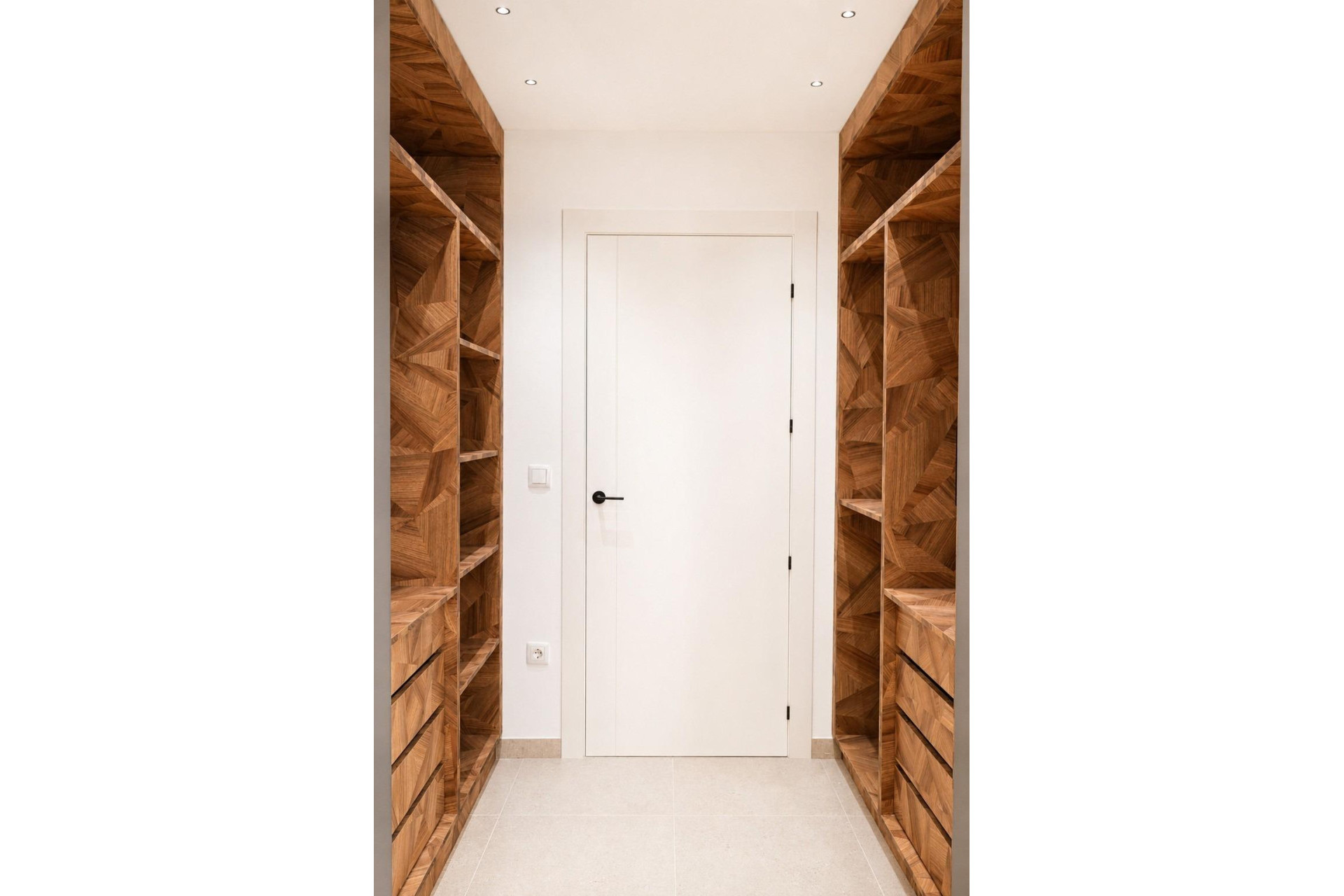 Новое здание - Town House -
Dolores - Sector 2