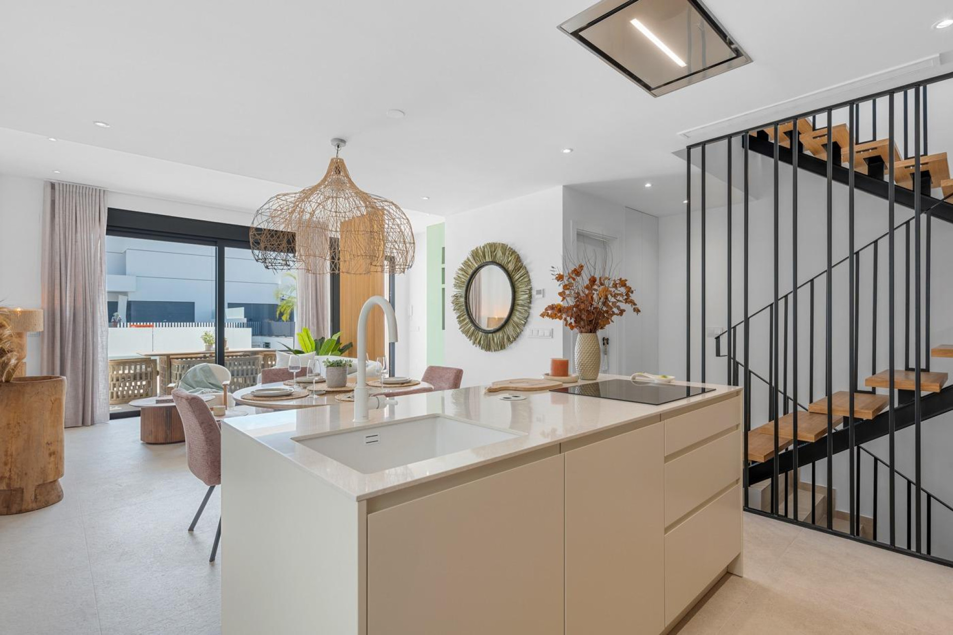 Новое здание - Town House -
Dolores - Sector 3