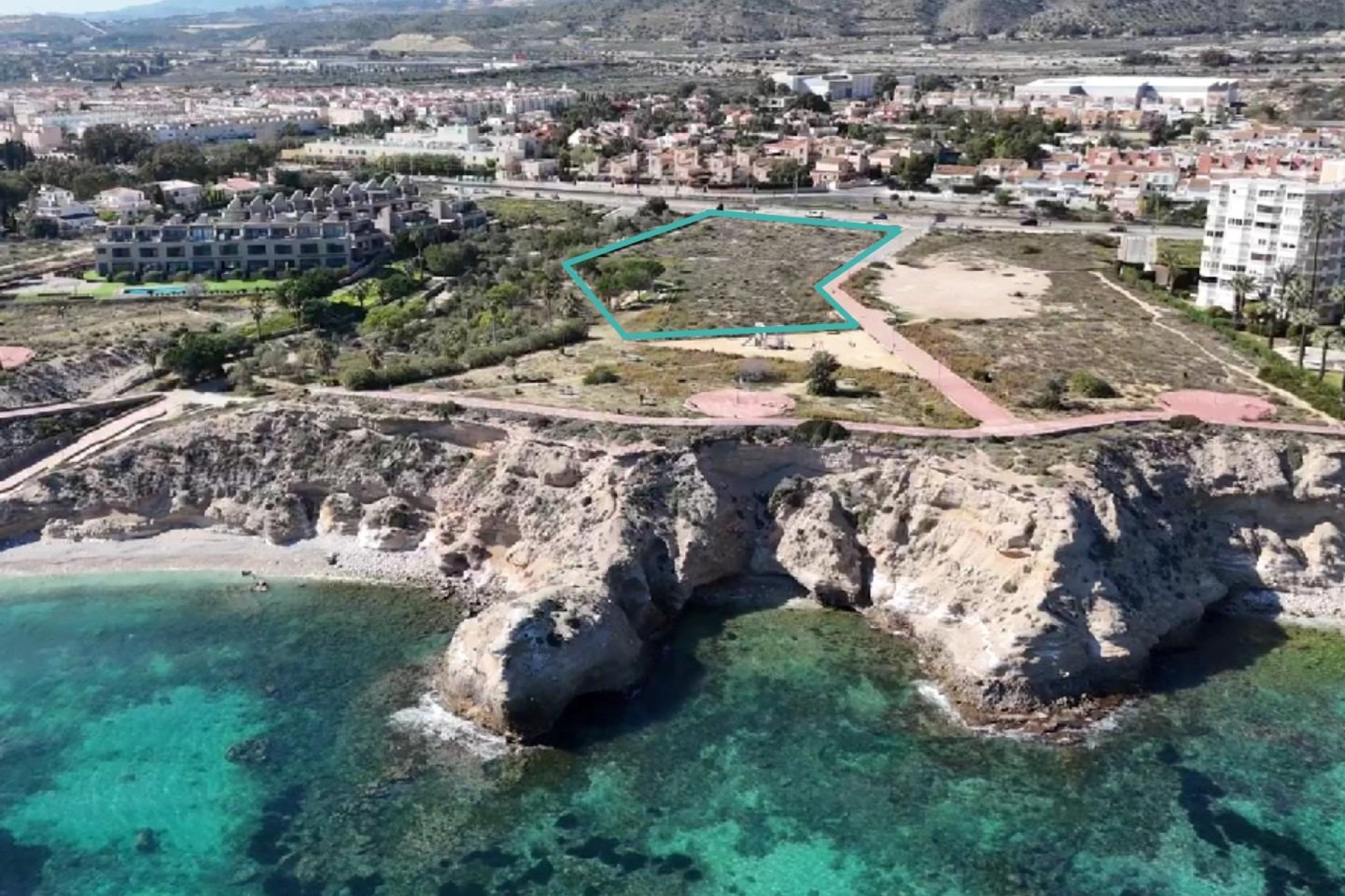 Новое здание - Town House -
El Campello - Platja de L´Amerador