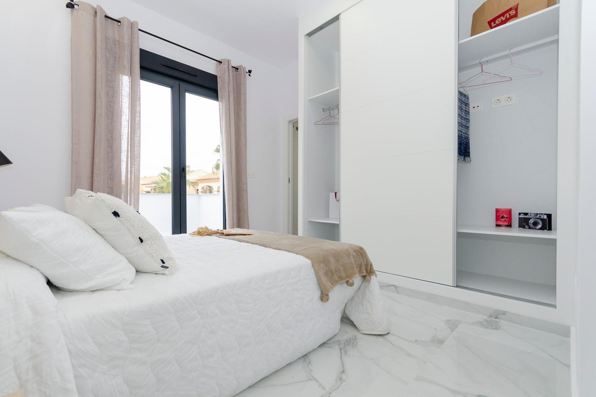 Новое здание - Villa -
Torrevieja - Torretas