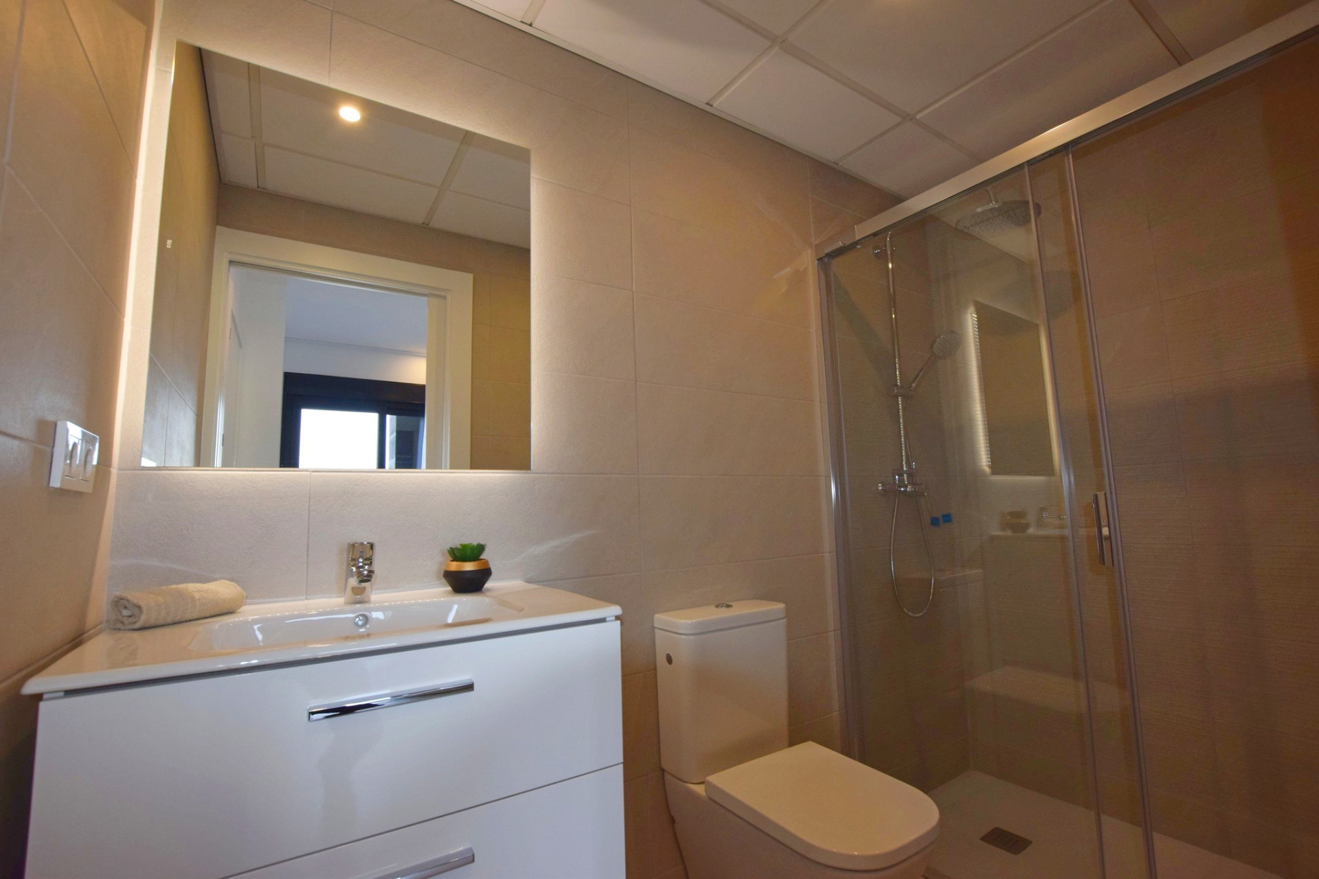 Obra nueva - Apartamentos -
Torrevieja - 03188