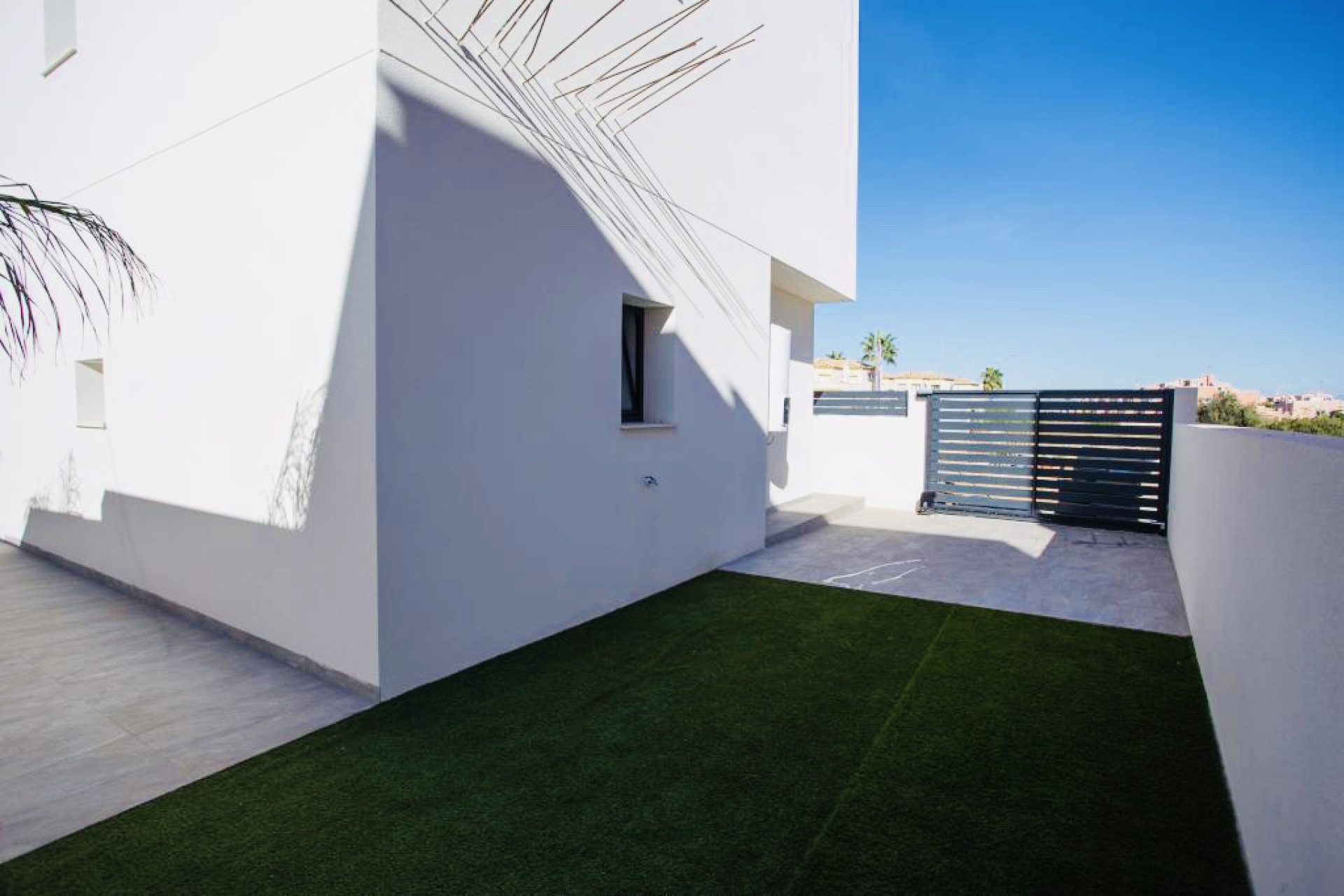 Obra nueva - Chalet independiente -
Los Montesinos - 03187