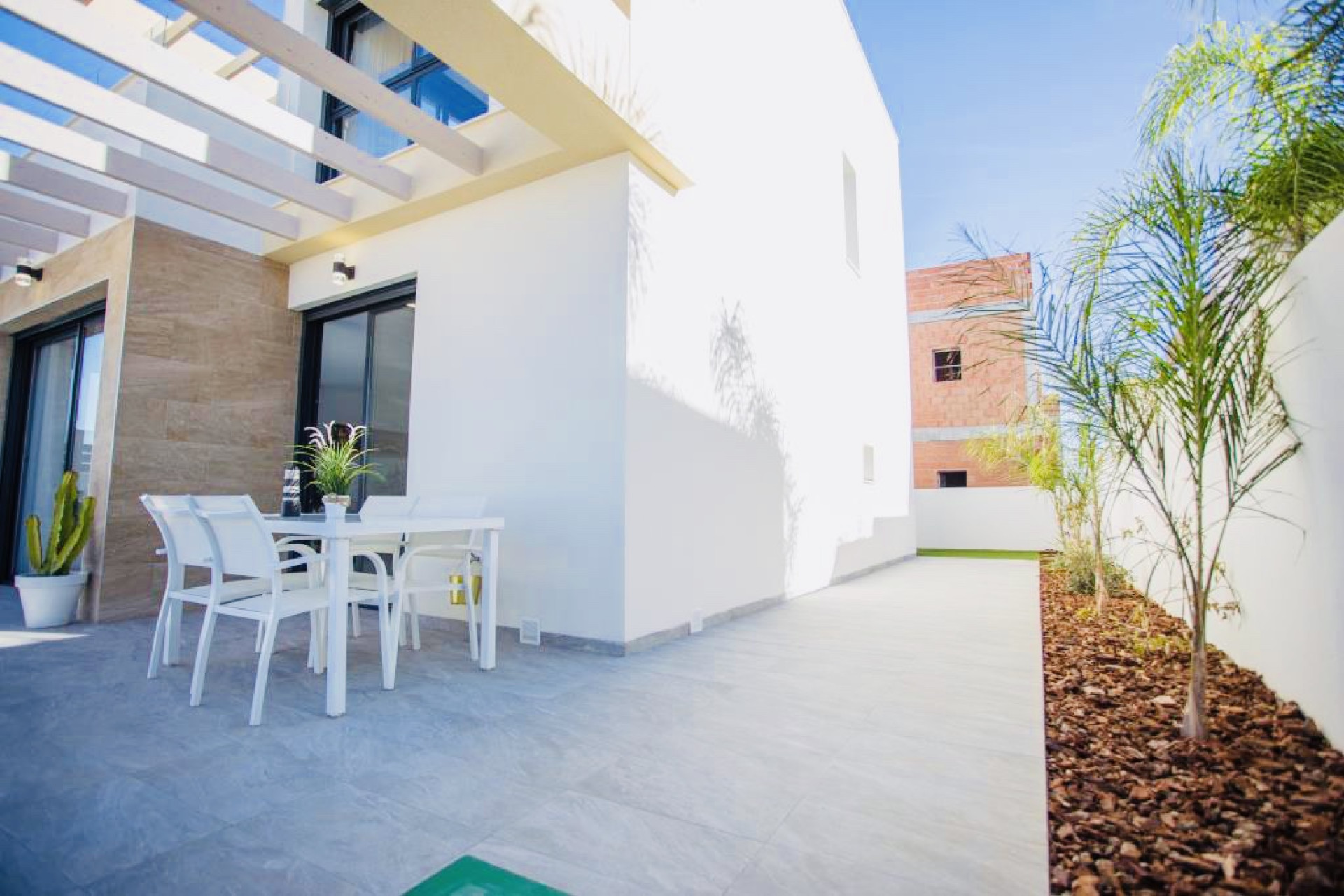 Obra nueva - Chalet independiente -
Los Montesinos - 03187