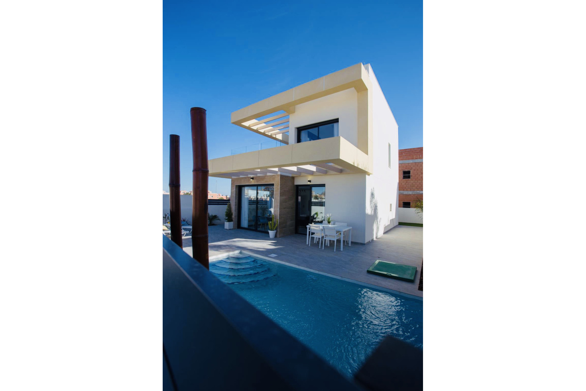Obra nueva - Chalet independiente -
Los Montesinos - 03187