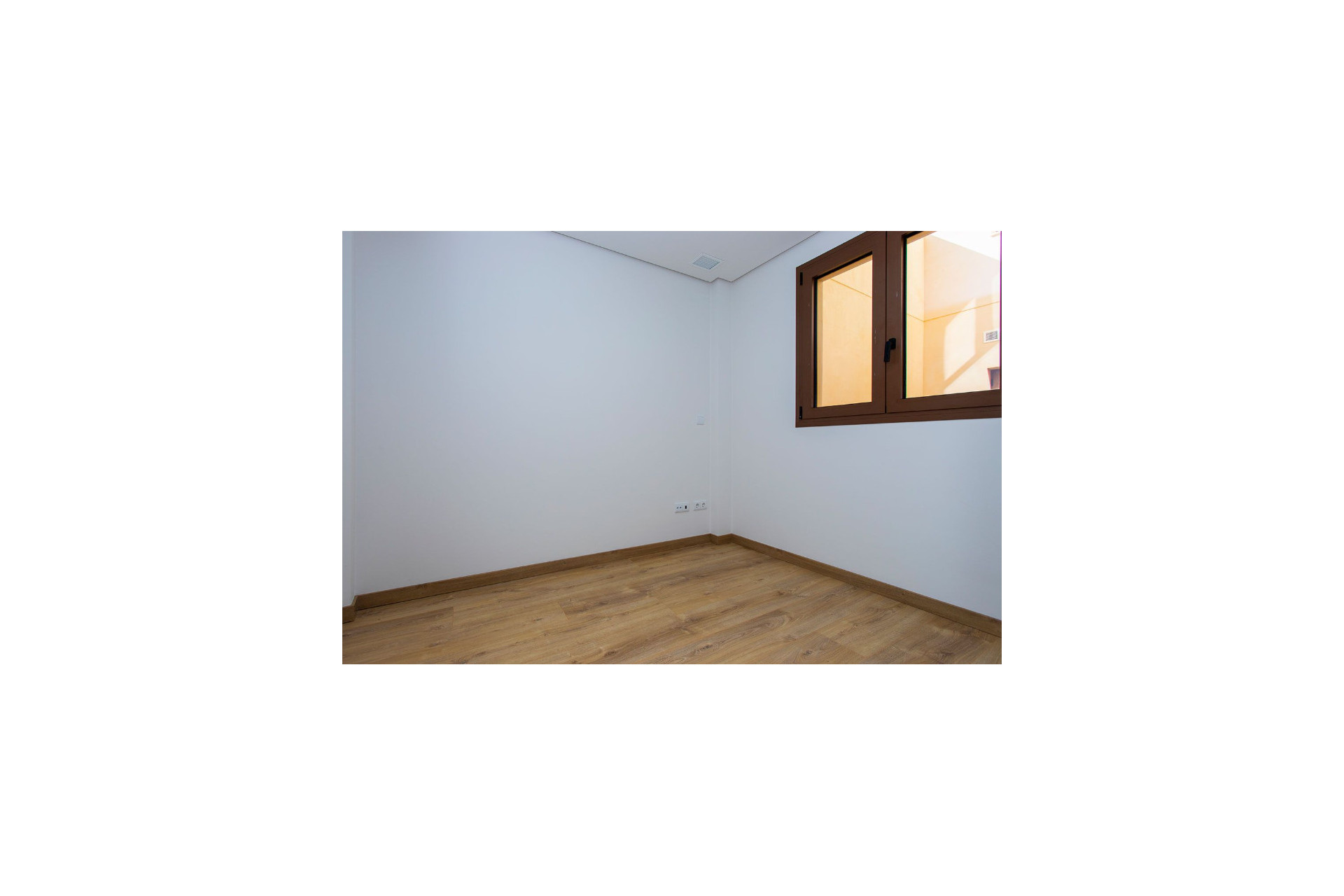 Obra nueva - Pisos -
Hondón de las Nieves - 03688