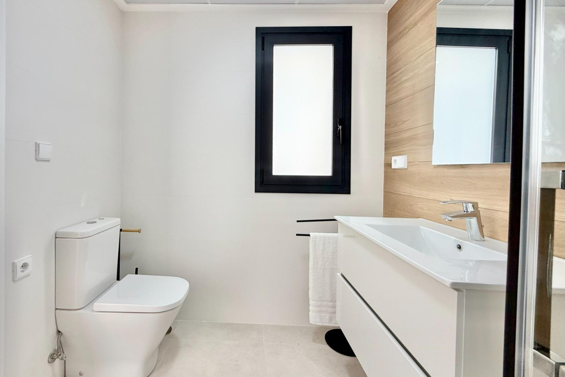 Obra nueva - Town House -
Cox - San Fernando