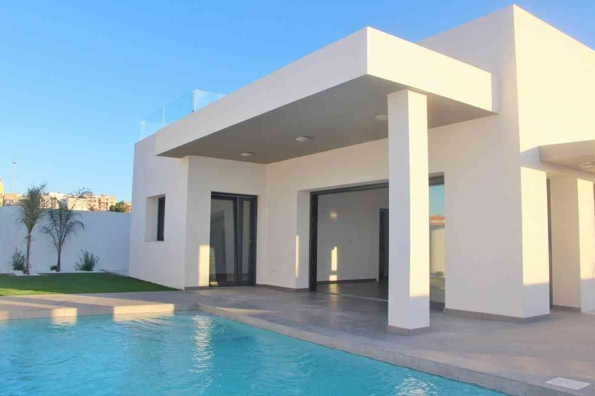 Obra nueva - Villa -
Rafal - polideportivo