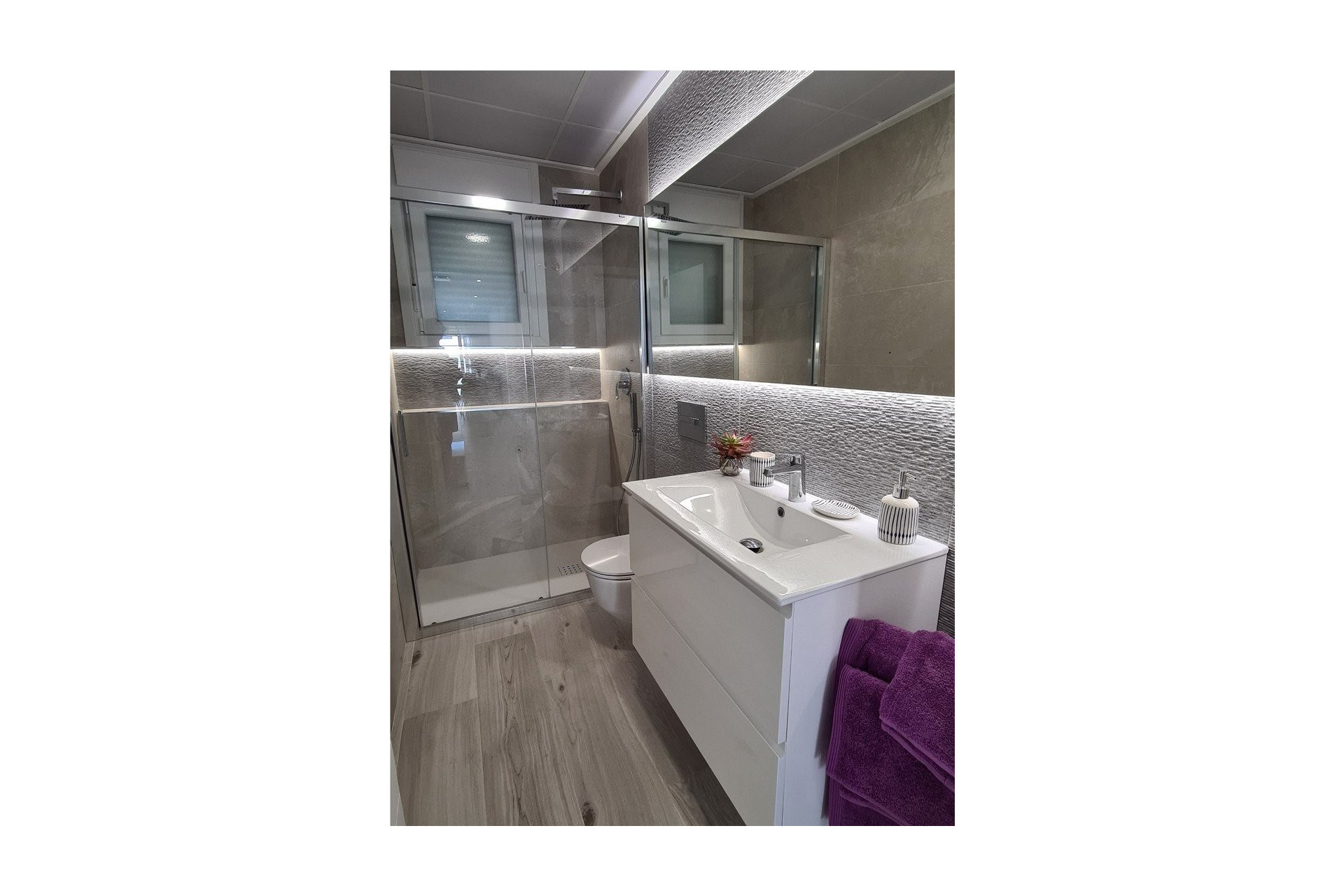 Short Term Rental - Town House -
Avileses