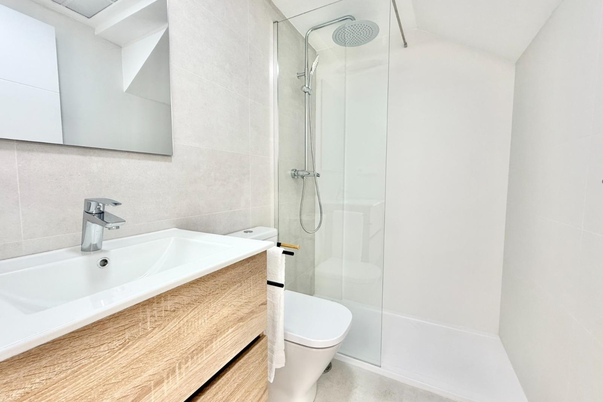 Short Term Rental - Town House -
Cox - San Fernando