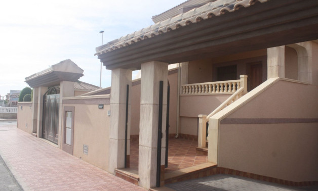 Town House - New Build - Torrevieja -
                Los Altos