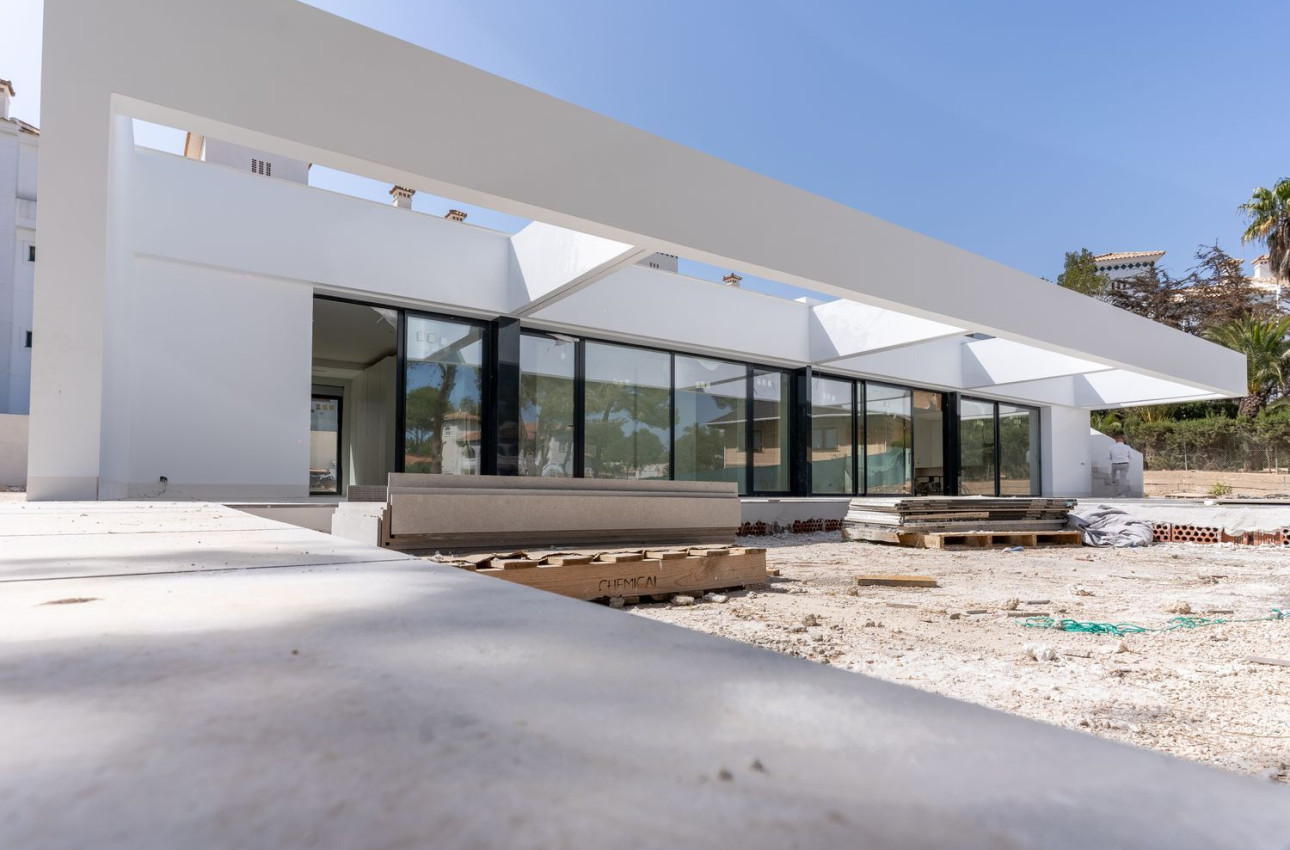 Obra nueva - Chalet independiente -
Orihuela - Calle Los pirineos, 23
