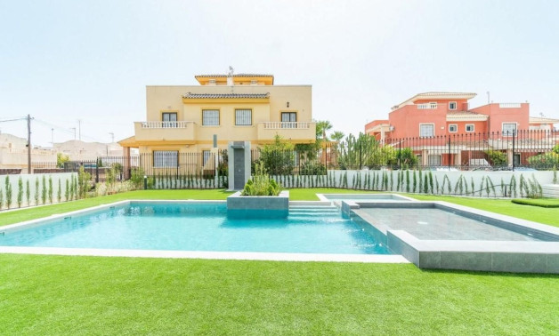 Obra nueva - Áticos -
Torrevieja - 03186