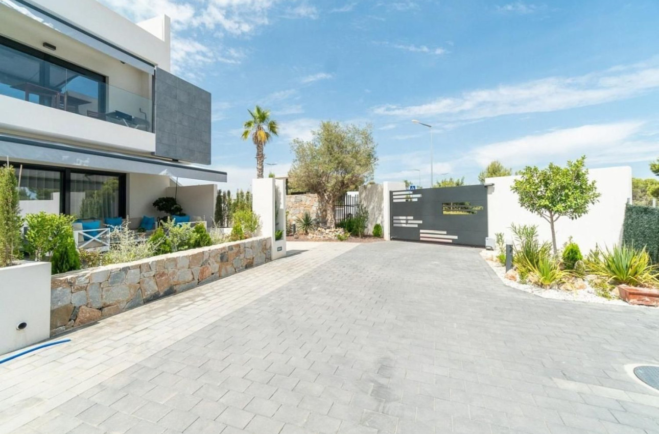 Obra nueva - Áticos -
Torrevieja - 03186