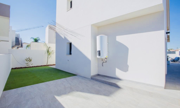 Obra nueva - Chalet independiente -
Los Montesinos - 03187