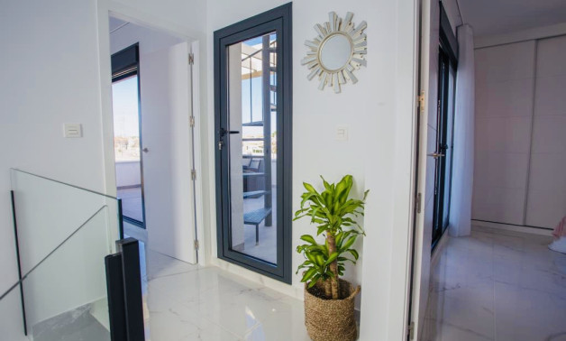 Obra nueva - Chalet independiente -
Los Montesinos - 03187