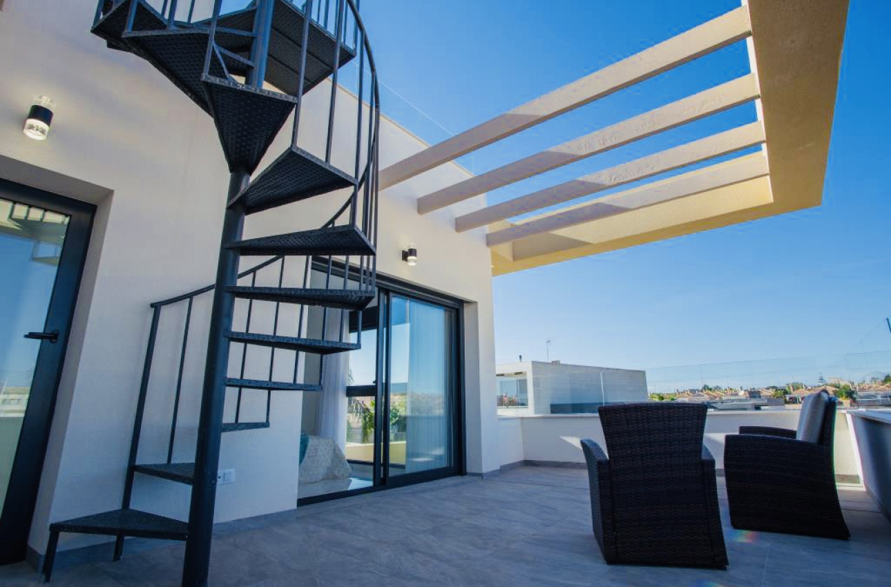 Obra nueva - Chalet independiente -
Los Montesinos - 03187