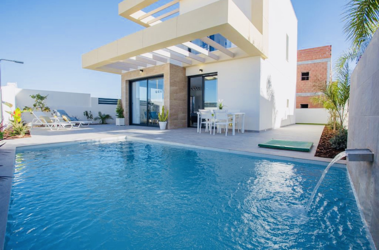 Obra nueva - Chalet independiente -
Los Montesinos - 03187