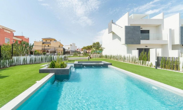 Obra nueva - Áticos -
Torrevieja - 03186