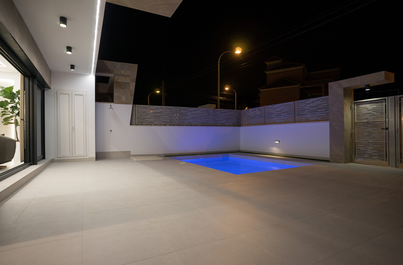 Obra nueva - Villas -
San Miguel de Salinas - 03189