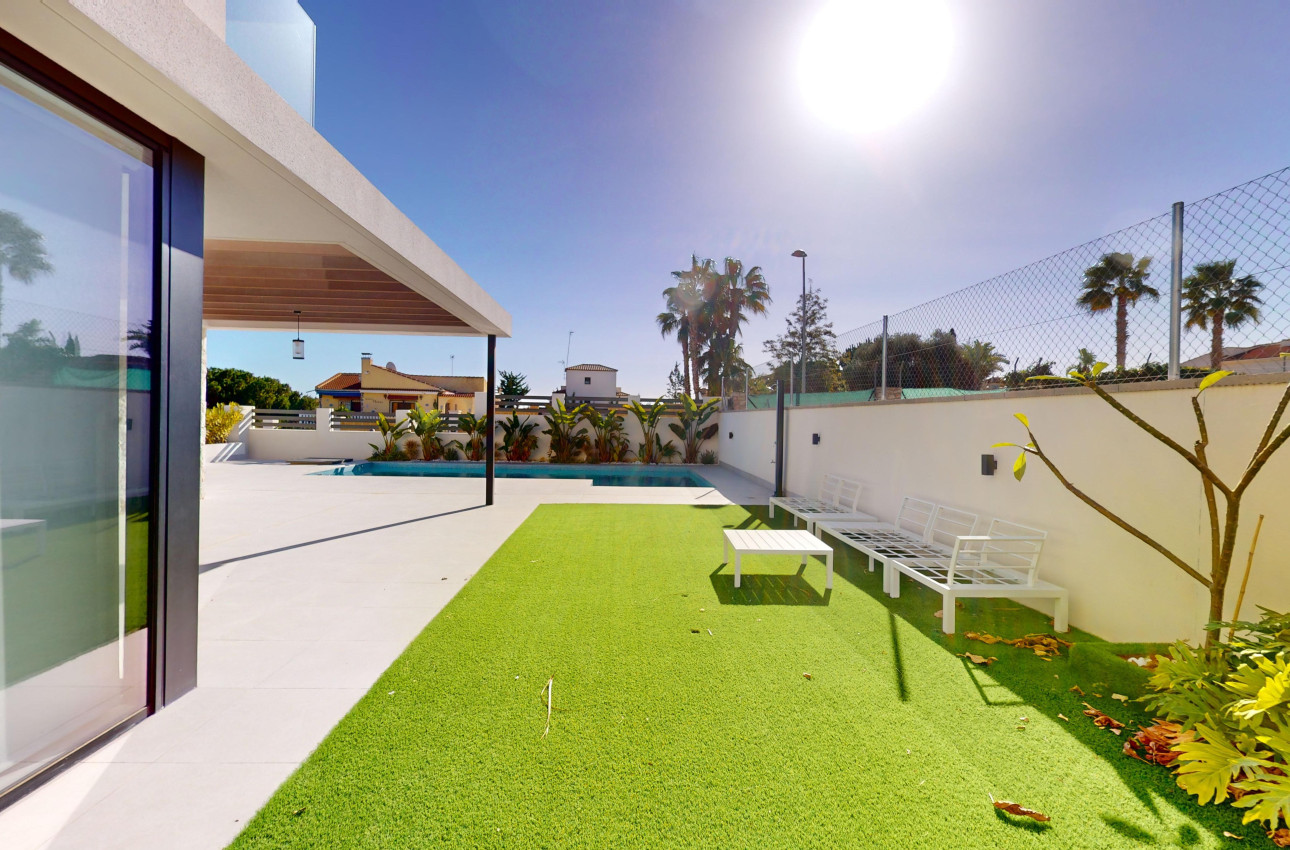 Obra nueva - Villas -
Orihuela - 03189, Avenida Torrevieja Mz II, 27