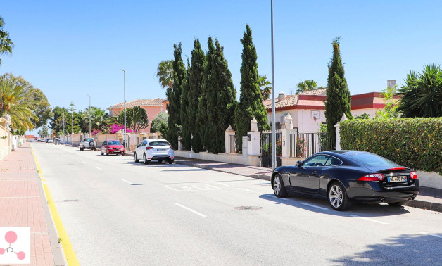 Alquiler a corto plazo - Villa -
San Fulgencio - La Escuera