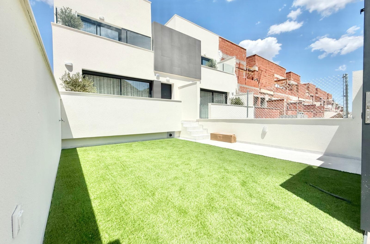 Short Term Rental - Town House -
Cox - San Fernando