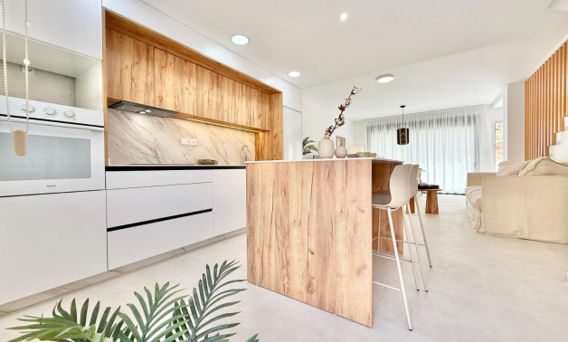 Краткосрочная аренда - Town House -
Cox - San Fernando