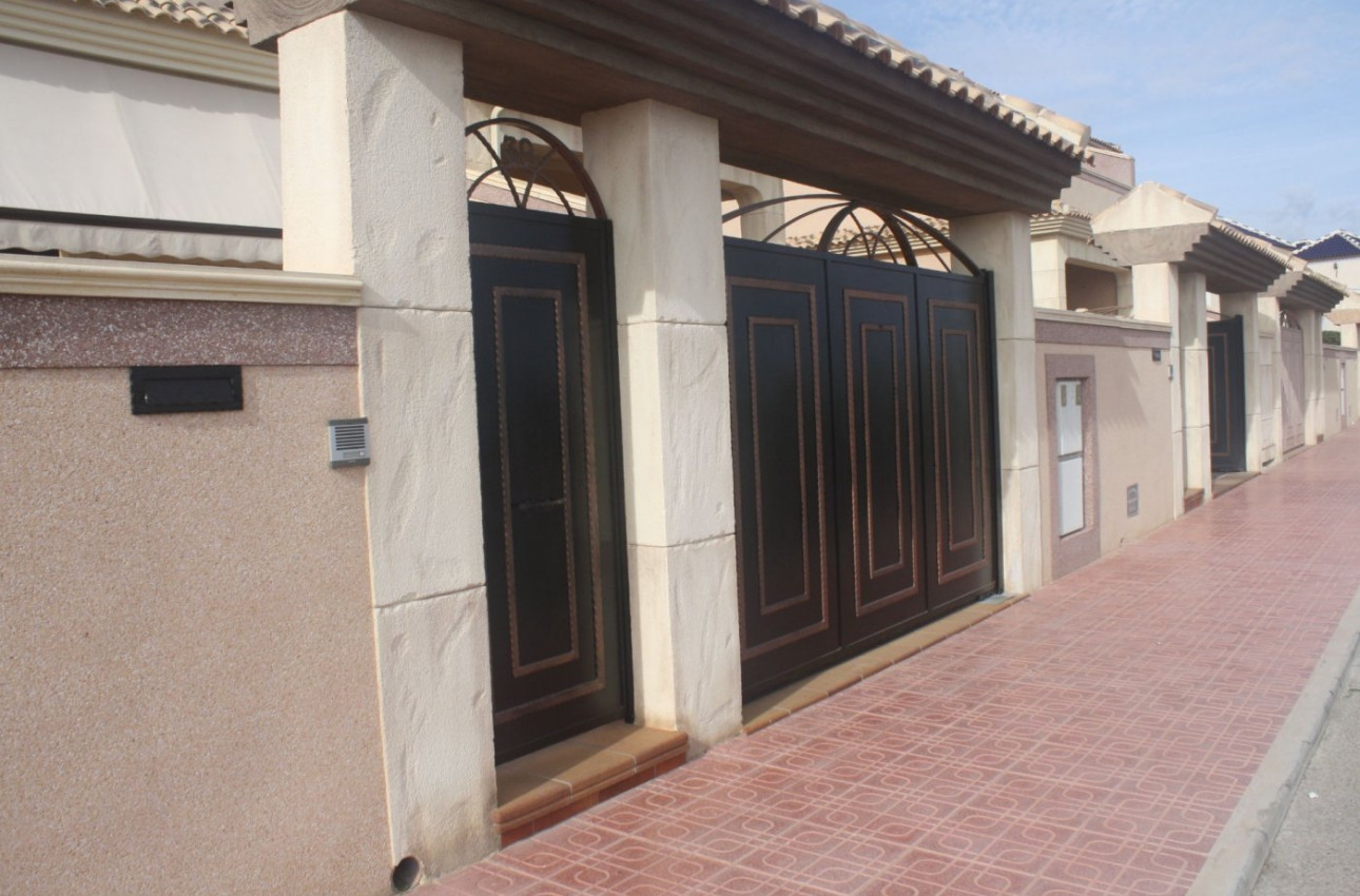 Краткосрочная аренда - Town House -
Torrevieja - Los Altos