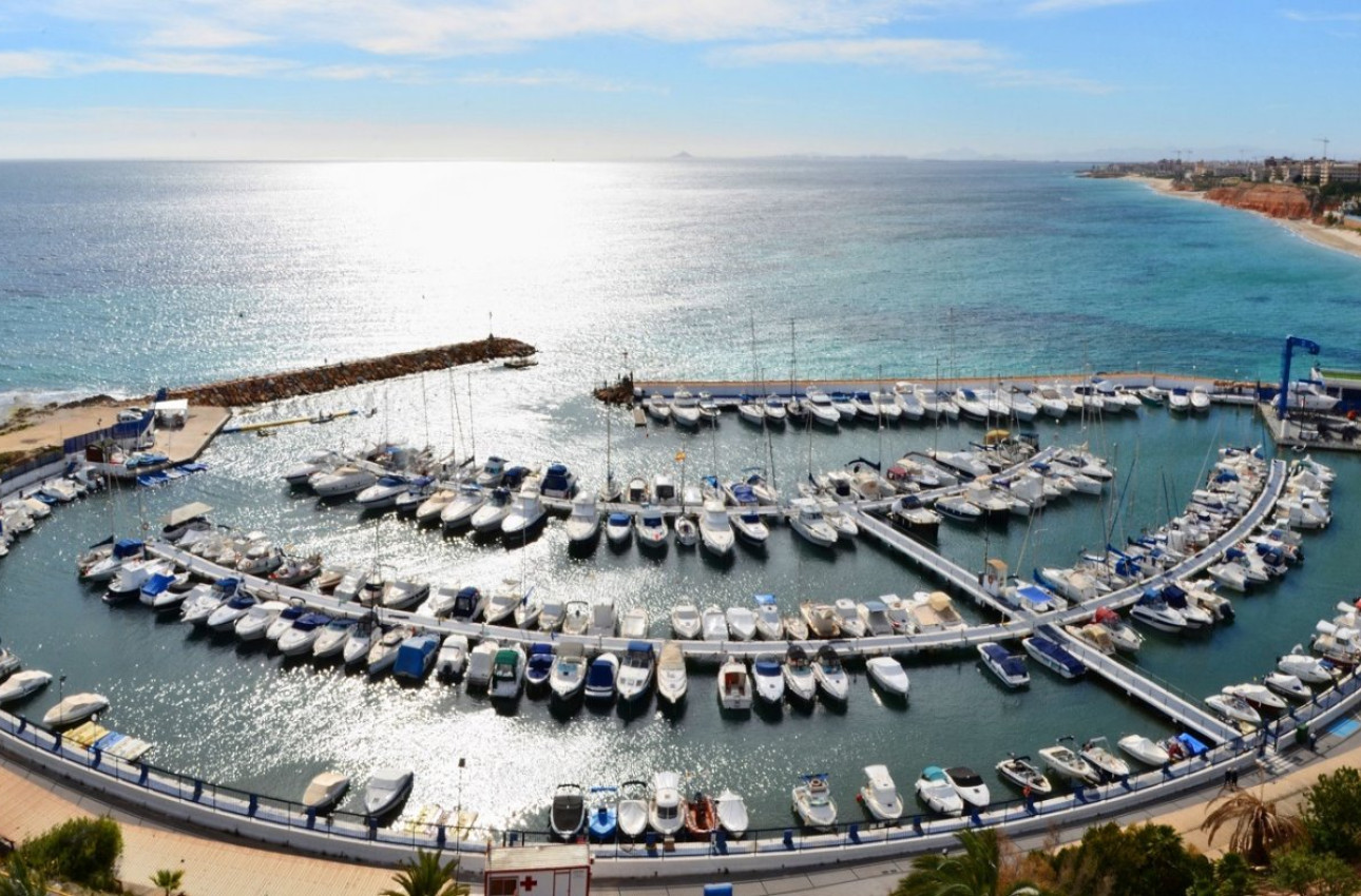 Alquiler a corto plazo - Villa -
Orihuela Costa - Campoamor