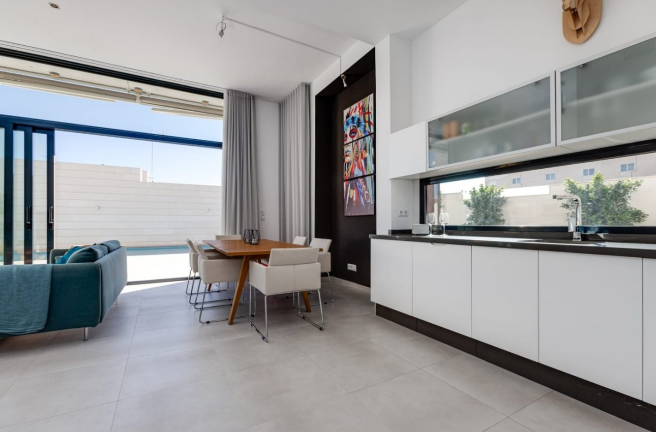 Alquiler a corto plazo - Villa -
Pilar de la Horadada - pueblo