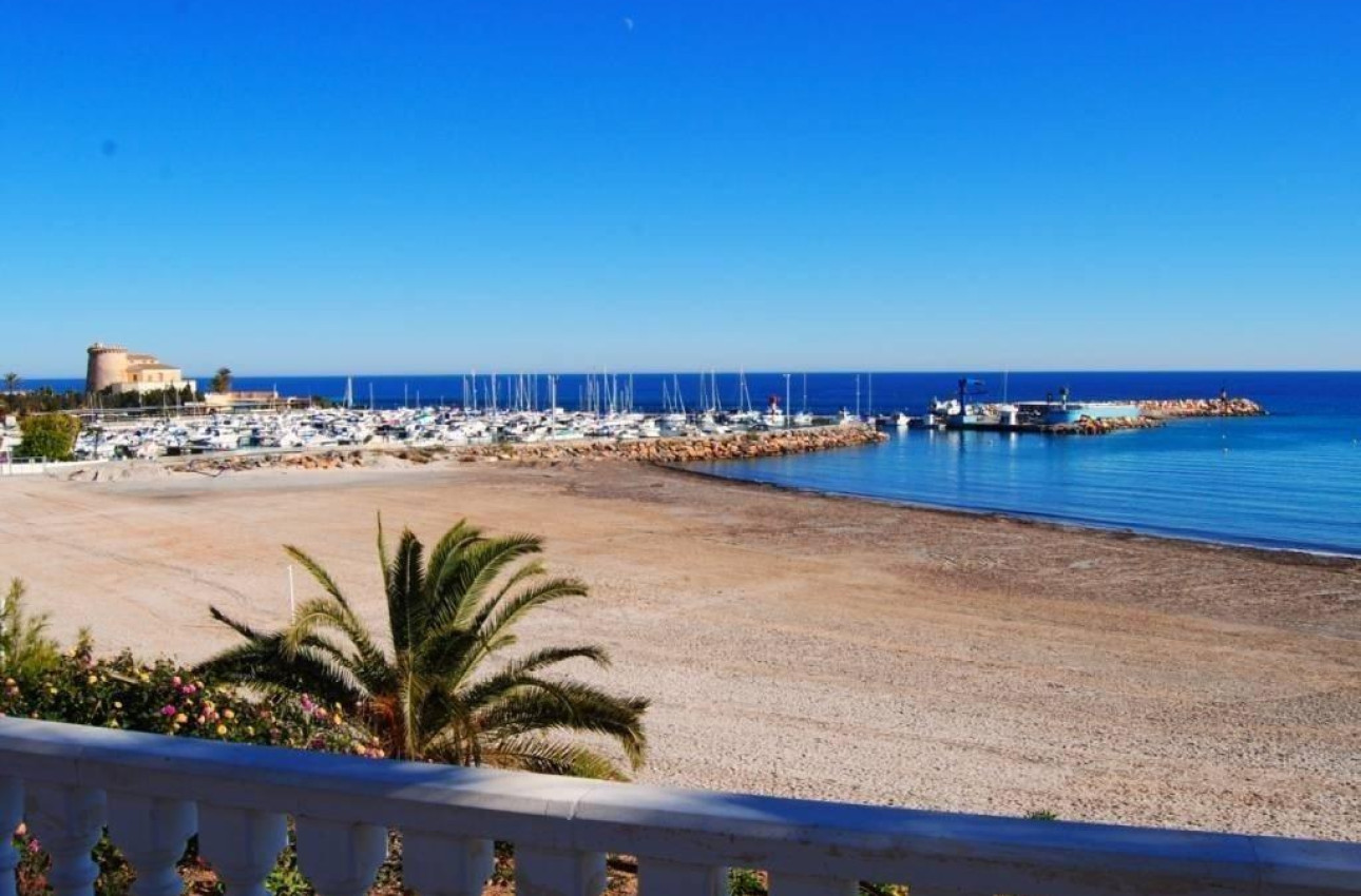 Alquiler a corto plazo - Villa -
Pilar de la Horadada