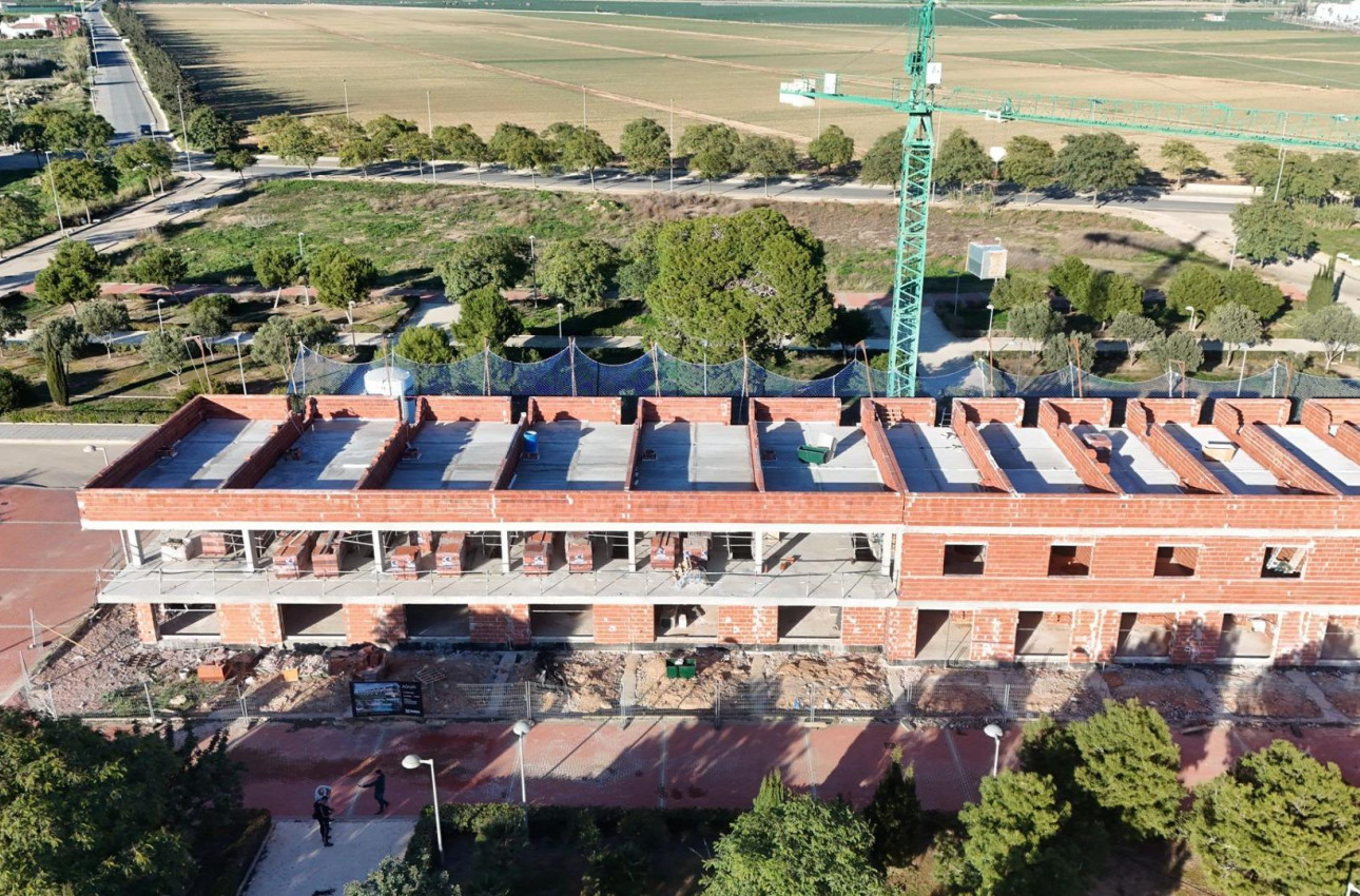 Новое здание - Town House -
Pilar de la Horadada - pueblo