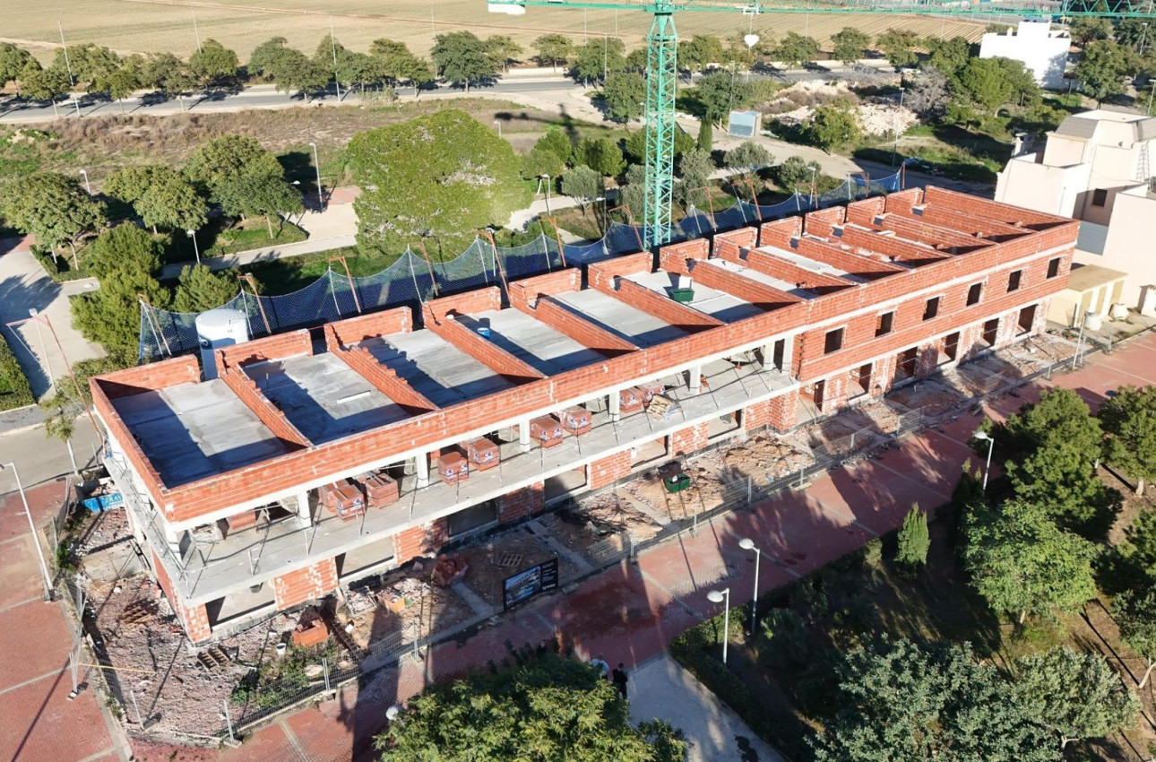 Новое здание - Town House -
Pilar de la Horadada - pueblo