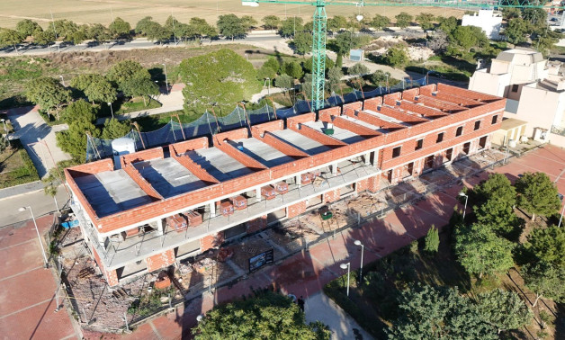 Новое здание - Town House -
Pilar de la Horadada - pueblo