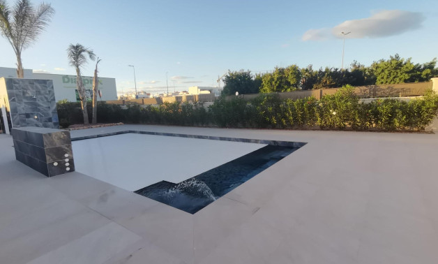 Obra nueva - Villa -
Los Montesinos - La Herrada